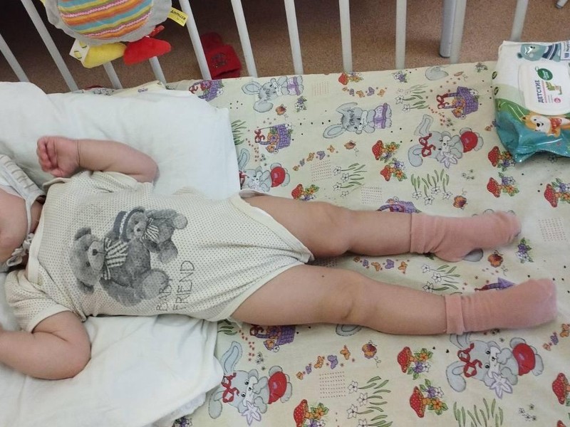 Карина – сирота, девочке необходима помощь няни на время пребывания в больнице!