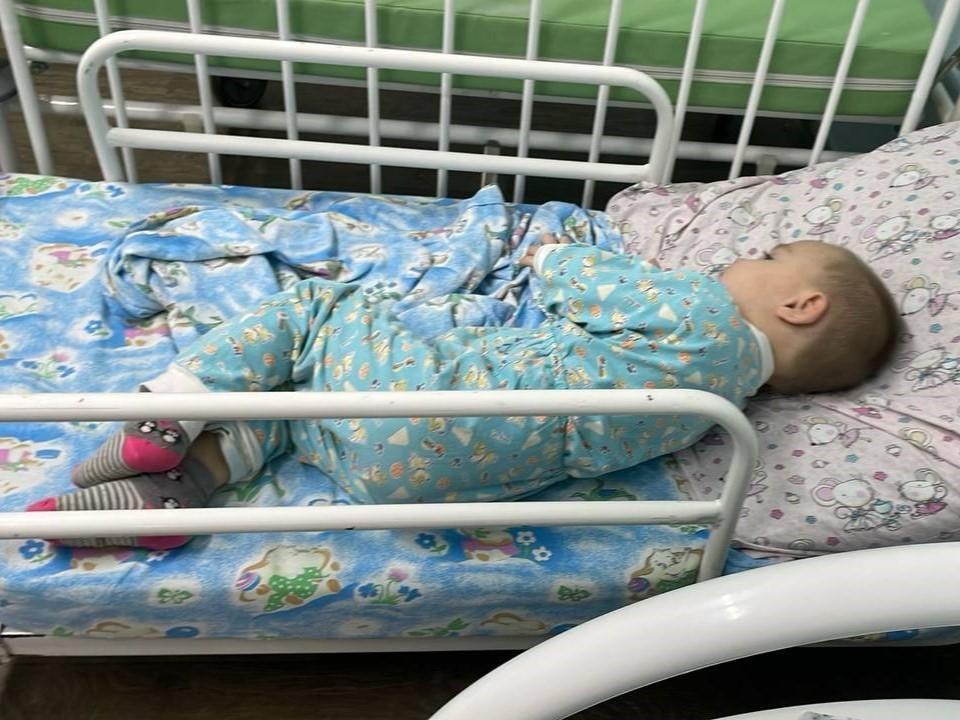 Anton is an orphan. He needs a caring babysitter during his treatment in the hospital!