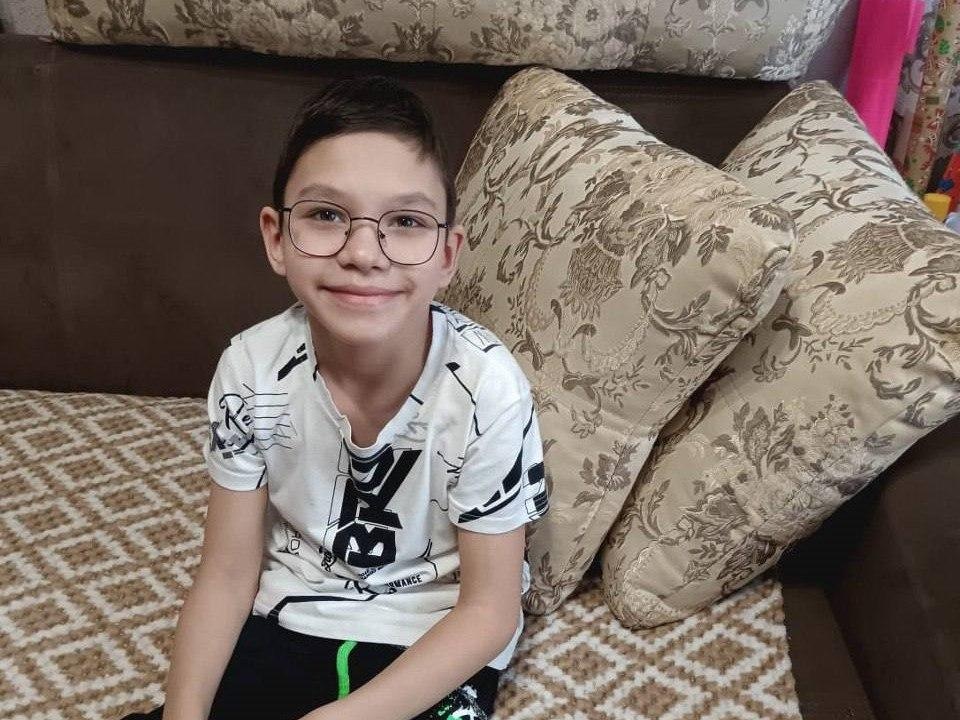 Andrey has cerebral palsy, let's help him learn to walk confidently!