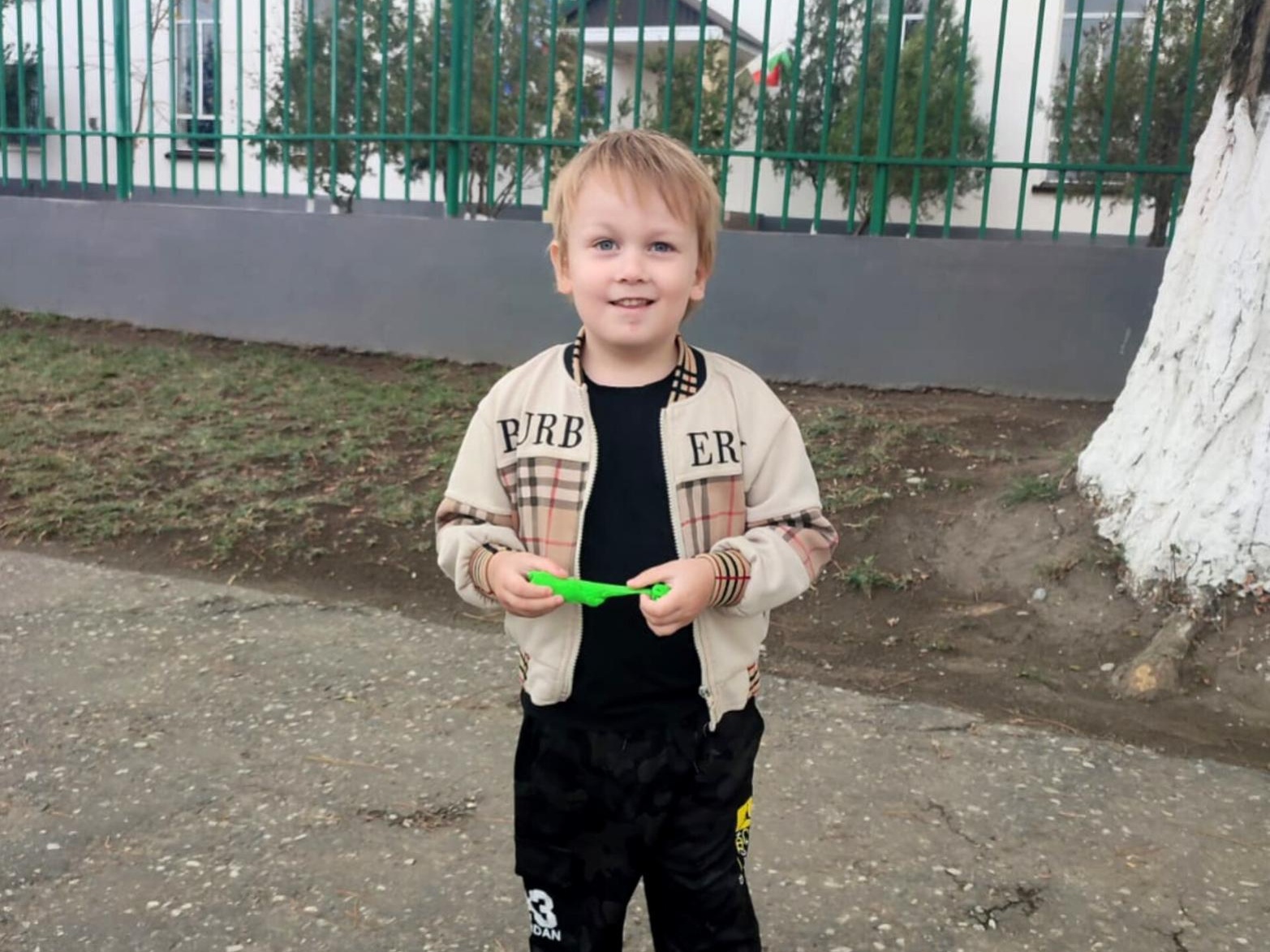 У Зубайры аутизм! Чтобы развить коммуникативные навыки, мальчику необходимо пройти курс реабилитации!