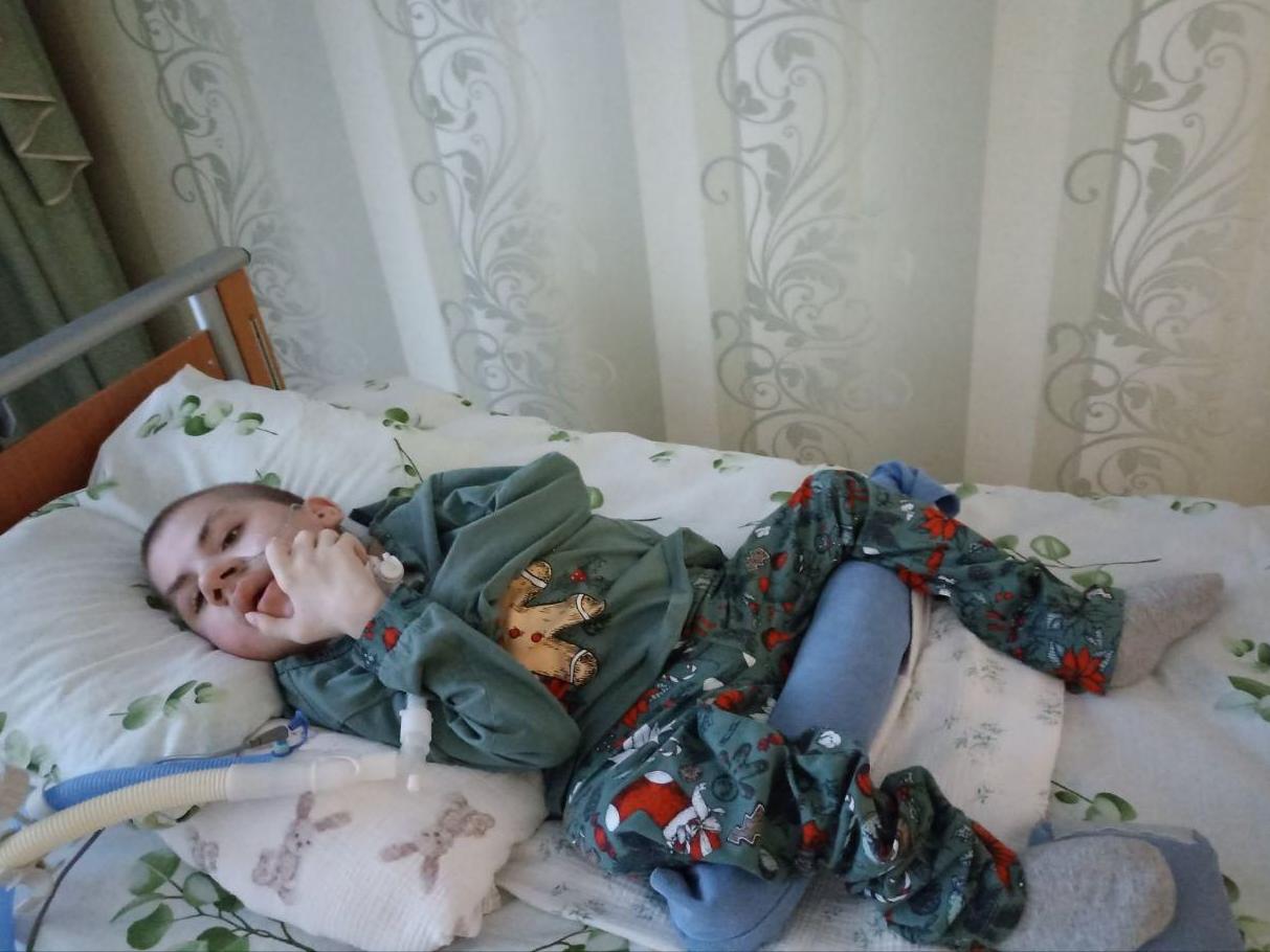 Арсению сложно дышать без ИВЛ – помогите оплатить ремонт аппарата!