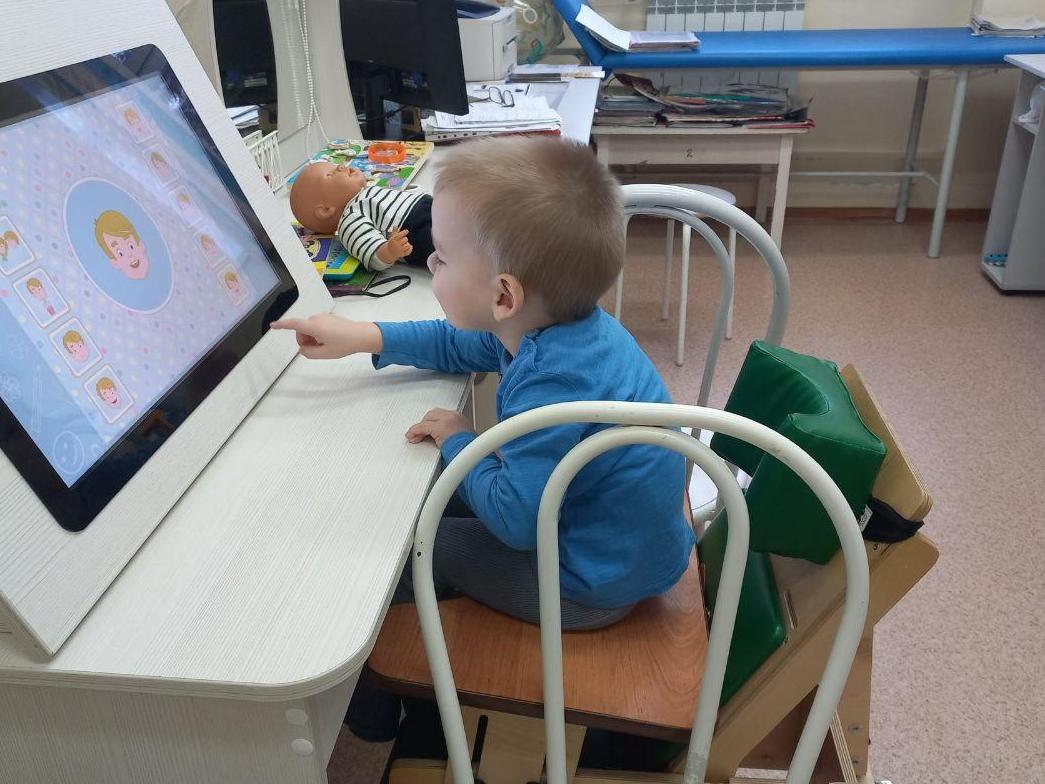 Damir is an orphan, he needs the help and support of a babysitter during his treatment in the hospital!