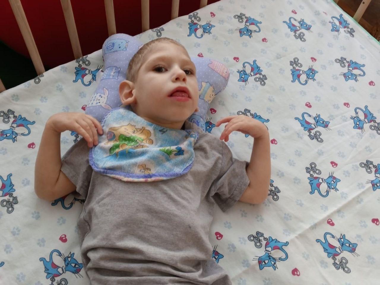 Timur is an orphan, he needs the help and support of a babysitter during his treatment in the hospital!