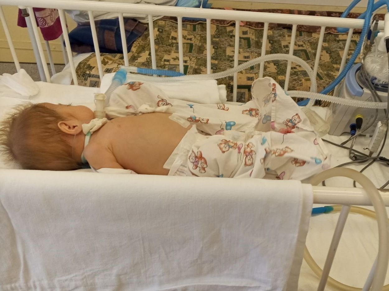 Misha is an orphan. He needs a caring babysitter during his treatment in the hospital!