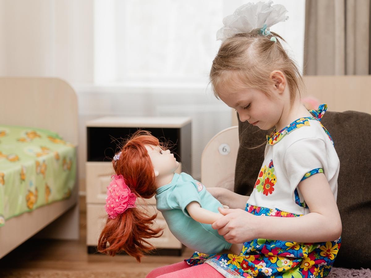 Help pay for 20 children to stay in guest families while their parents cope with a difficult situation