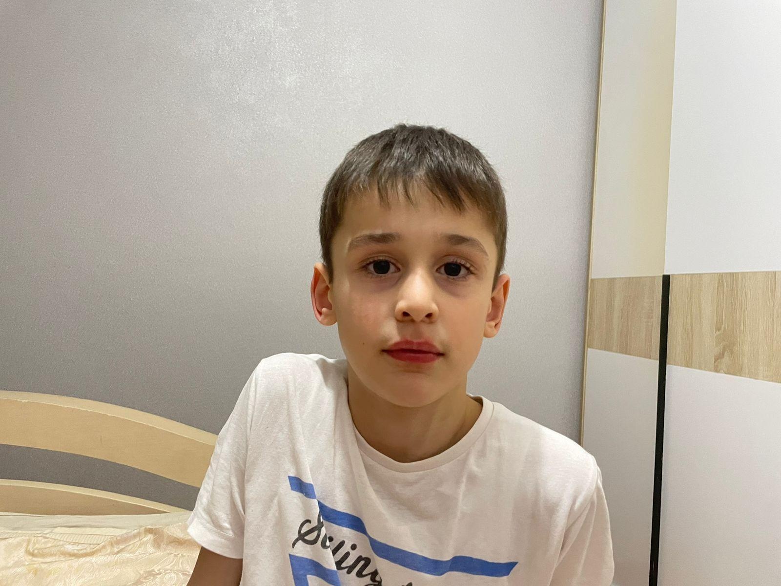 У Мухаммада задержка психоречевого развития. Ему необходим курс реабилитации