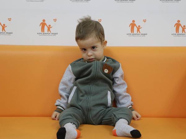 Абду-Рахману нужно пройти курс реабилитационной терапии, чтобы научиться ходить