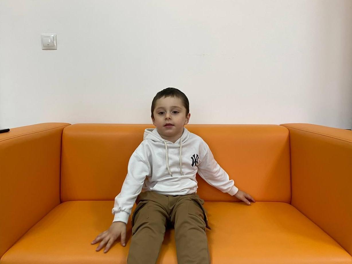 4-летний Мухаммад с аутизмом нуждается в стоматологическом лечении!
