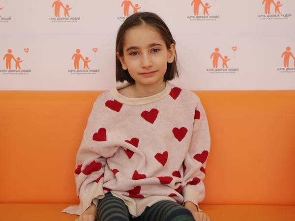 Айша с атаксией Фридрейха мечтает ходить и бегать. Ей необходим очередной курс реабилитации