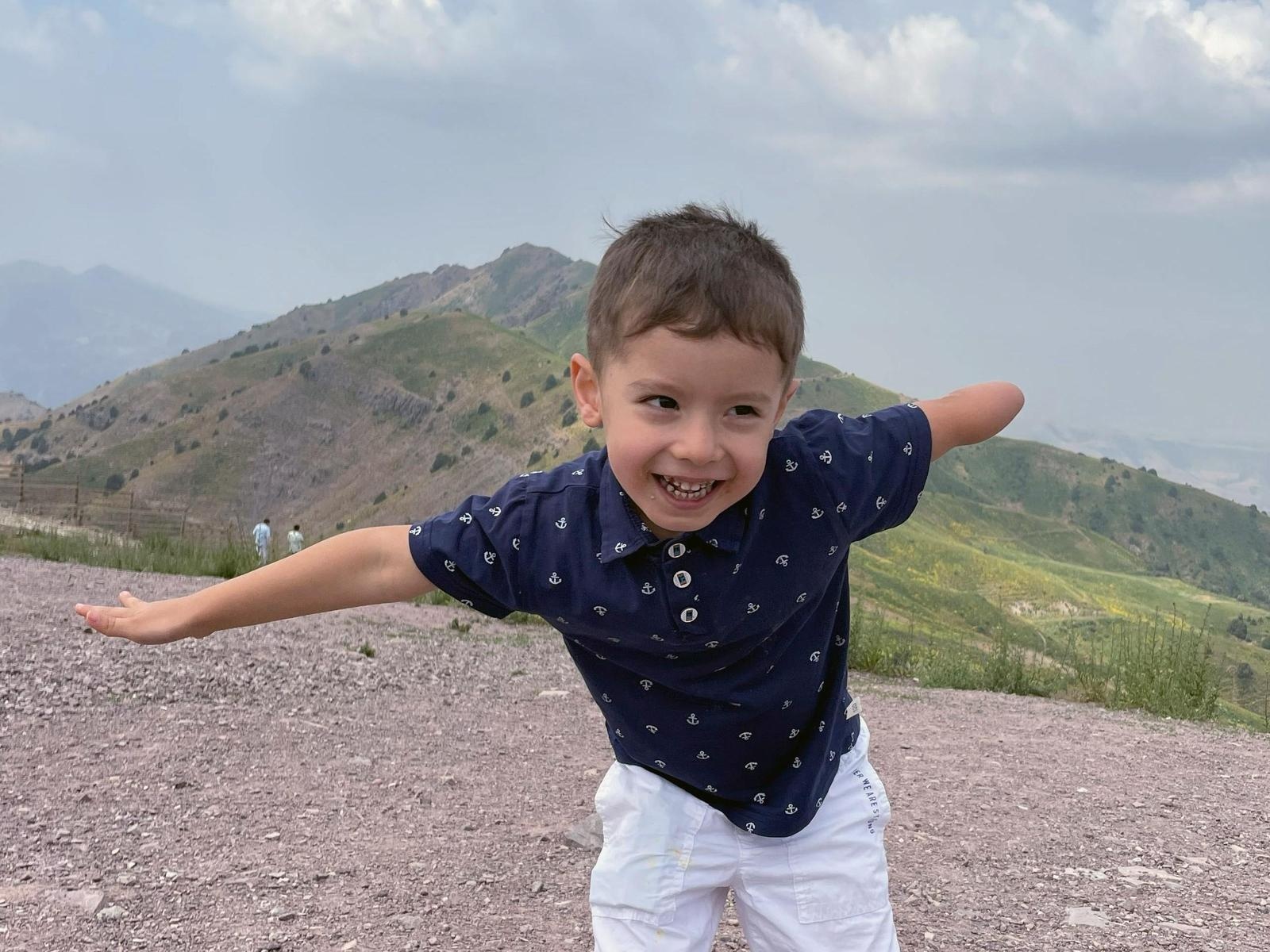 Mahdi needs a hand prosthesis to become more self-confident