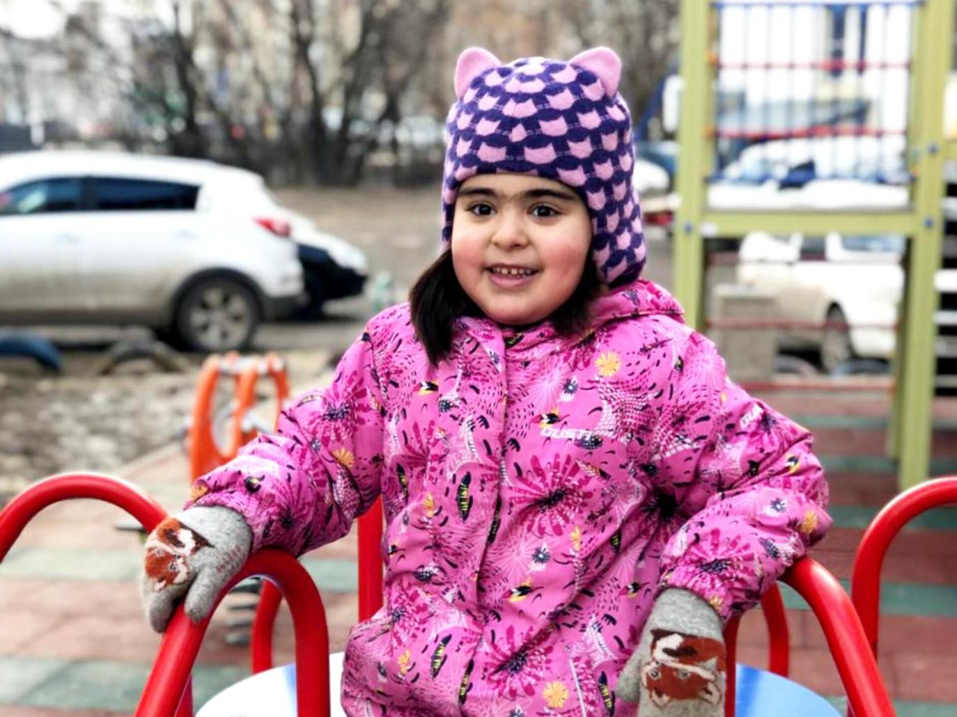У Айши аутизм! Чтобы научиться говорить, ей нужен интенсивный курс реабилитации!