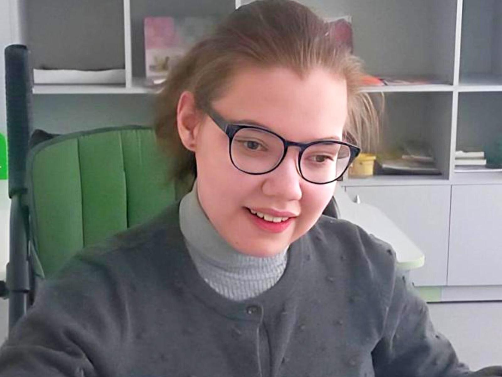 У Ренаты ДЦП. Девочке необходима реабилитация, чтобы научиться ходить!