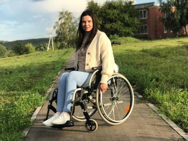 Юлии нужен курс реабилитации после травмы позвоночника, чтобы снова гулять с дочками!