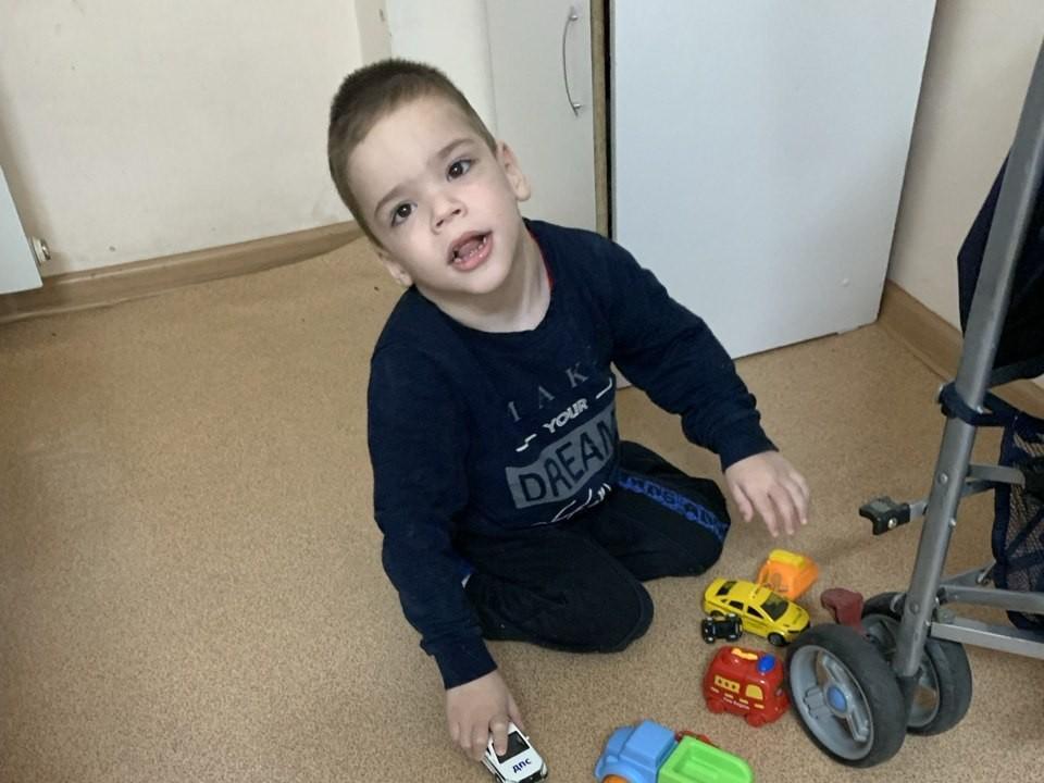 Салим – сирота, ему нужна помощь няни во время лечения!