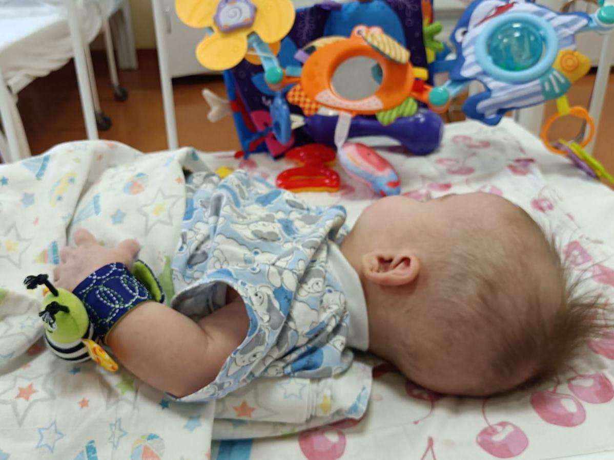 Мише и другим детям без родителей нужны няни в больницах!