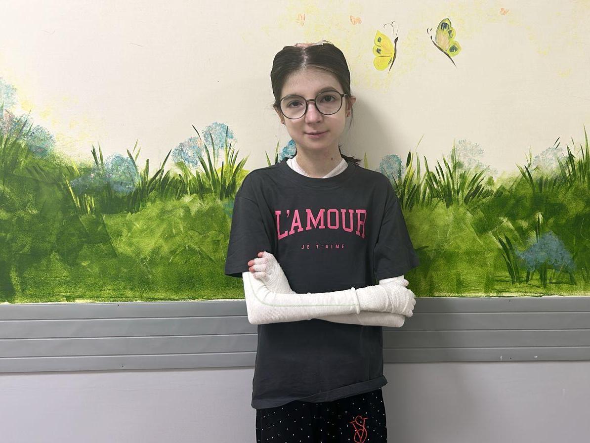 У Асият буллезный эпидермолиз, ей нужны специальные повязки, которые защищают кожу!
