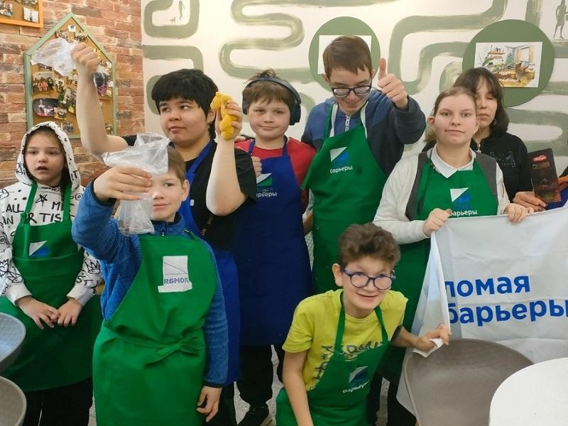 Special children need aprons for classes
