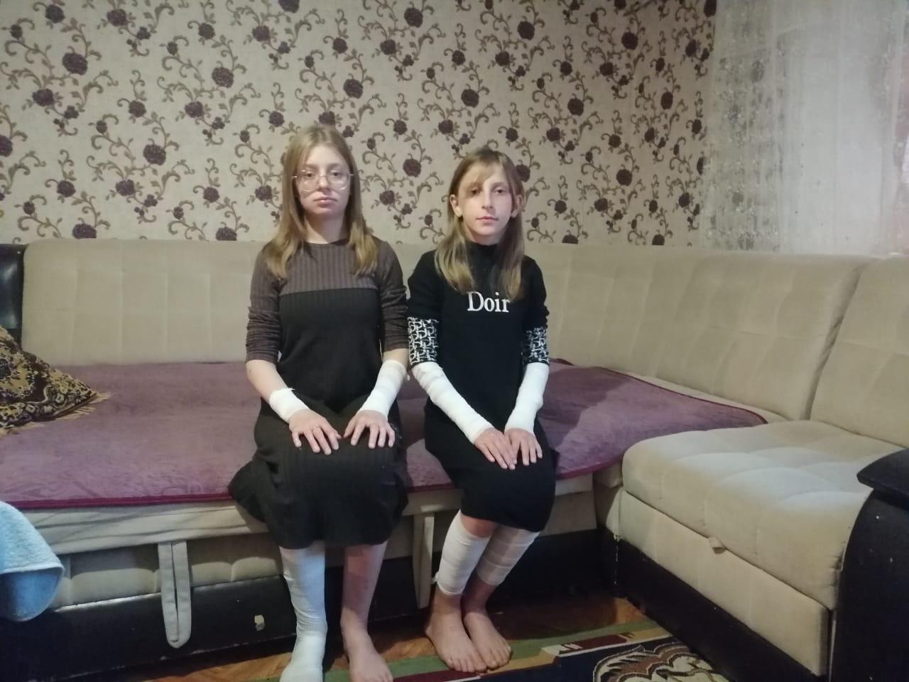 У Саният и Асият буллезный эпидермолиз. Сестрам-«бабочкам» необходимо пройти курс реабилитации!