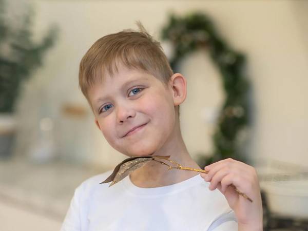 У Артёма рак крови. Ему нужно специальное лекарство, чтобы победить болезнь.