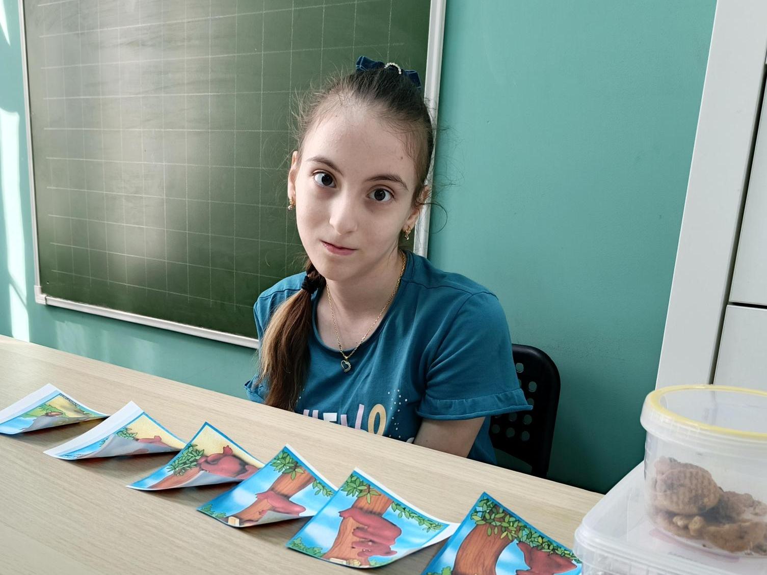 У Ашуры ДЦП и задержка в развитии, ей необходим курс интенсивных занятий!
