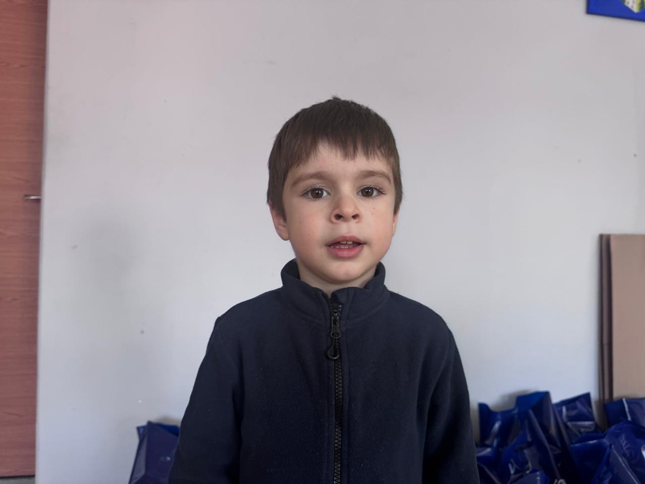 У Адама задержка психоречевого развития. Чтобы развивать речевые навыки, ему необходим курс реабилитации