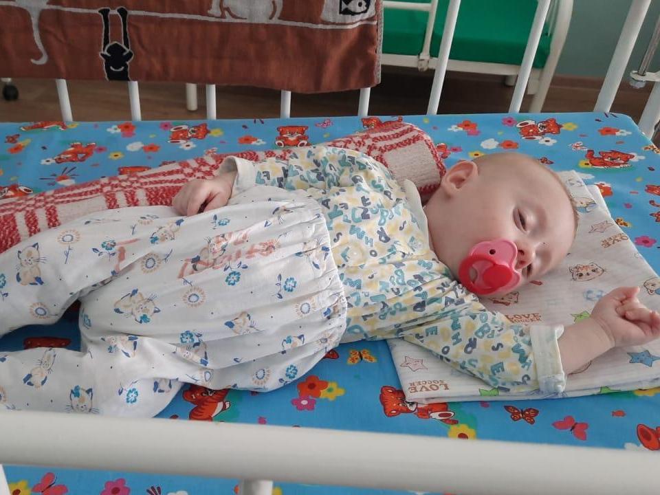 Егор — сирота. Ему нужна няня на время лечения в больнице