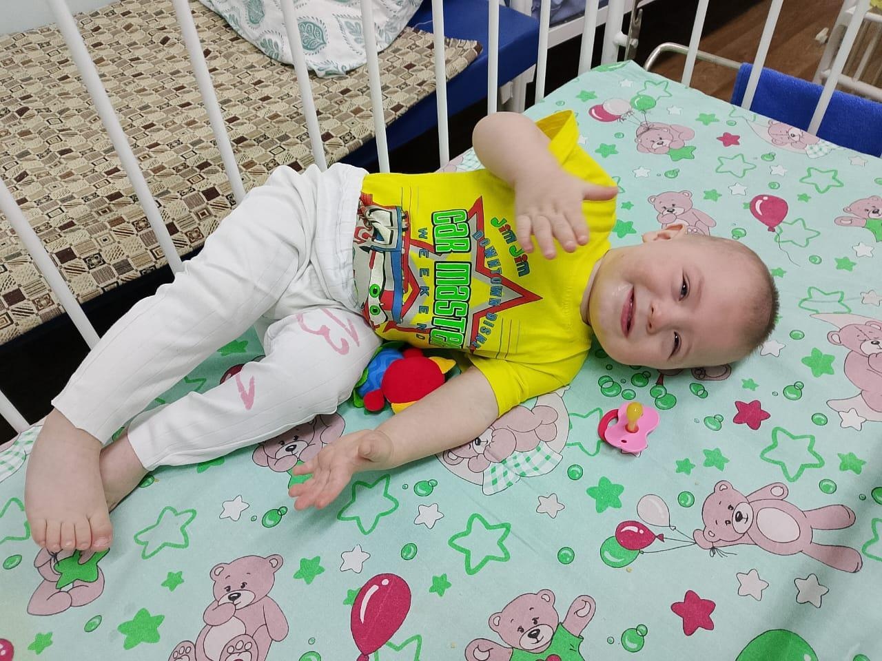 Ренат, оставшийся без попечения родителей, нуждается в заботливой няне на время лечения!