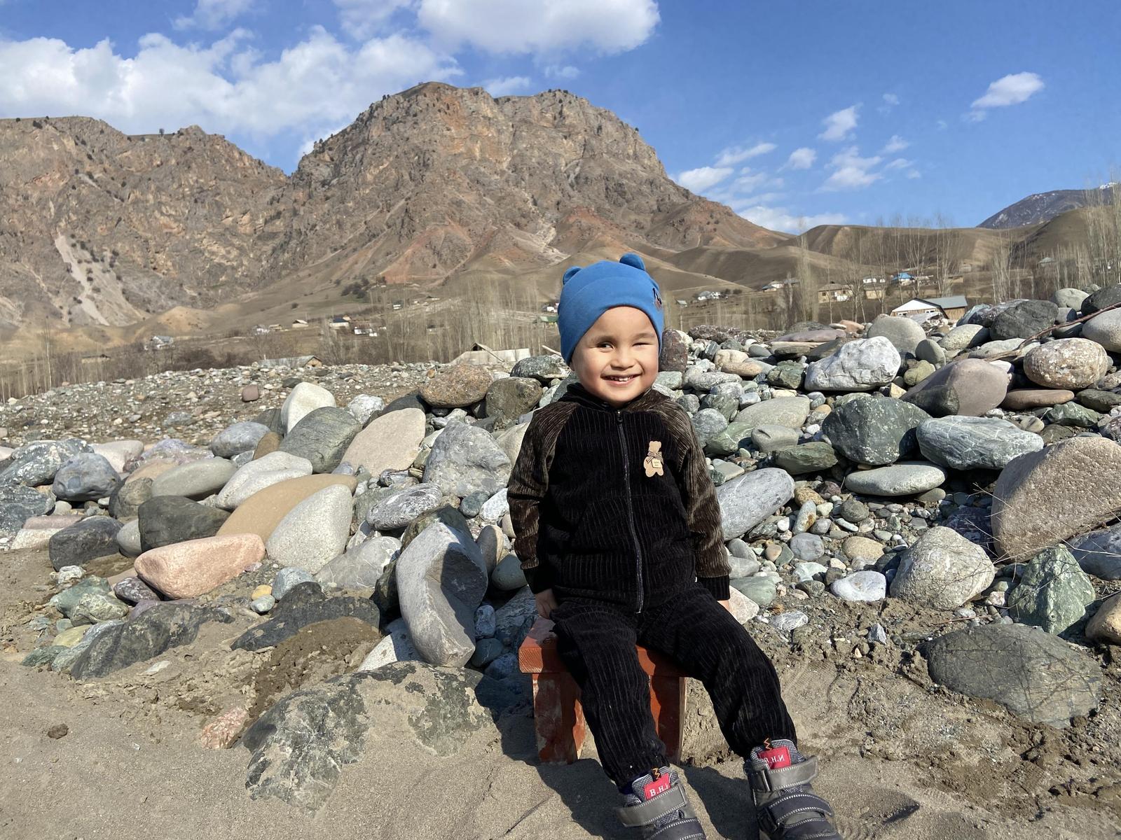 Бексултан нуждается в обследовании и дальнейшем лечении зрения и авиабилетах до клиники в Санк-Петербурге и обратно домой!