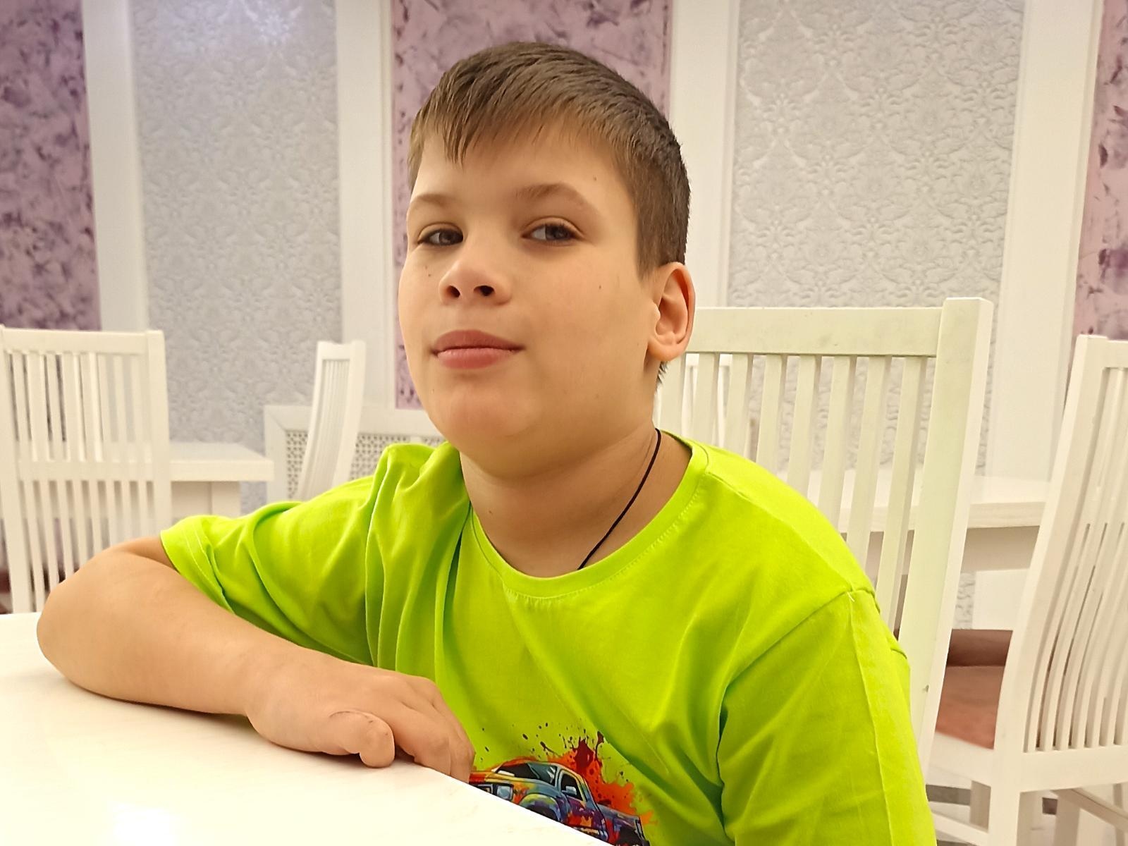 Артём – приёмный ребенок с ДЦП. Мальчику нужна реабилитация, чтобы он мог ходить!