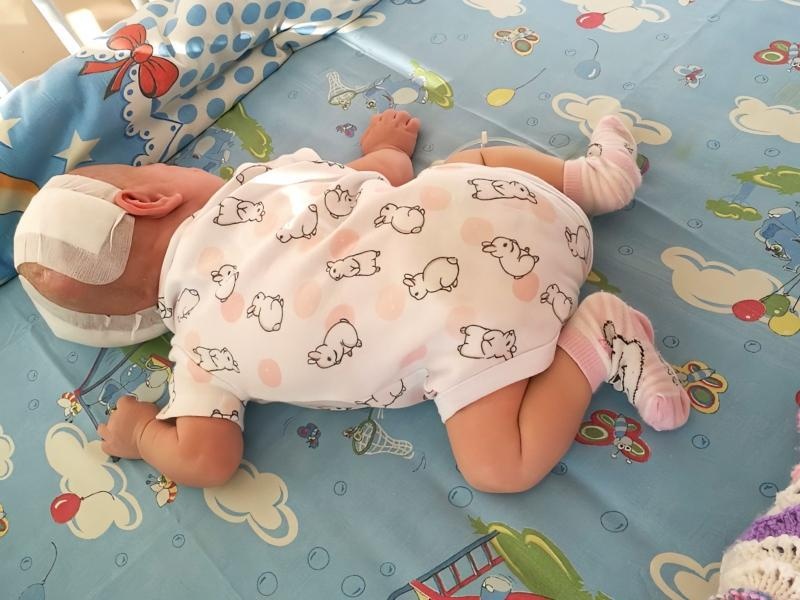 Babies orphans in hospitals need caring babysitters!