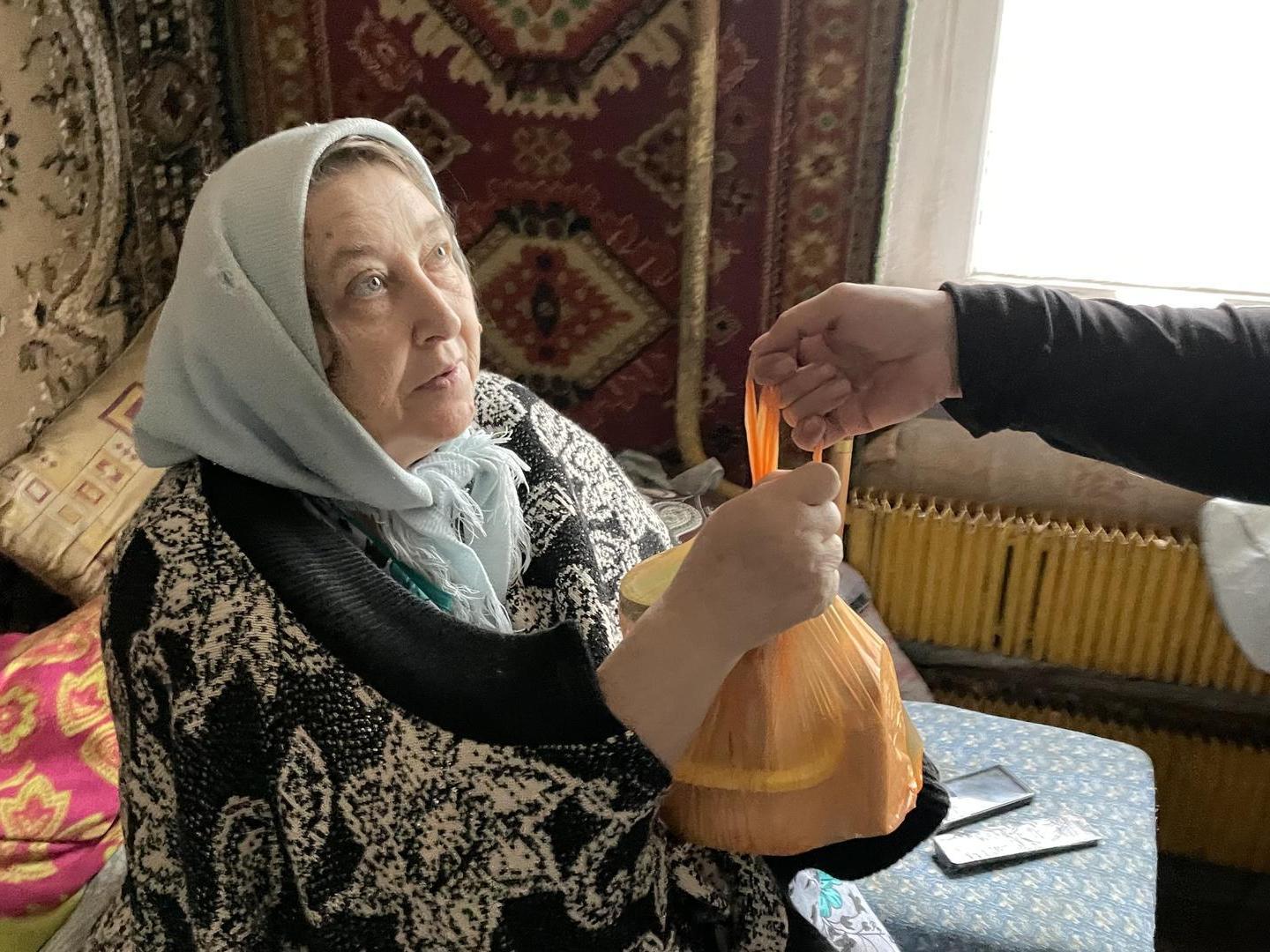 Пожилым людям нужна горячая еда