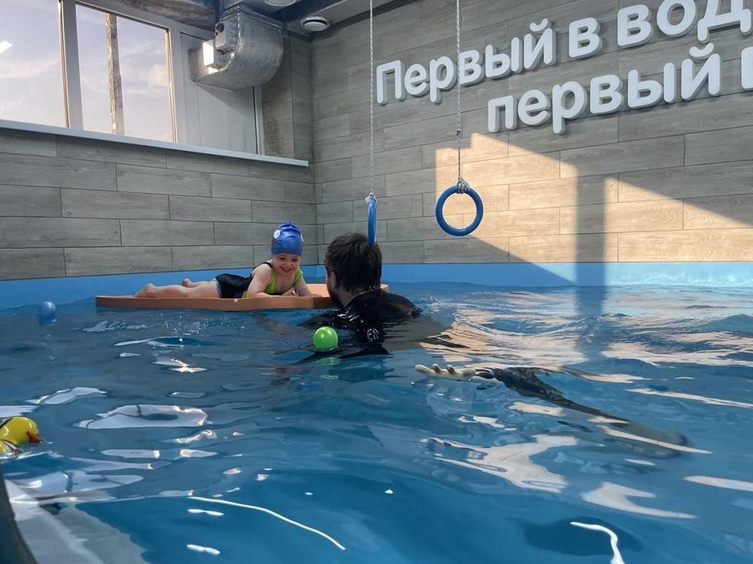 Детям, страдающим различными заболеваниями, необходимы занятия в бассейне!