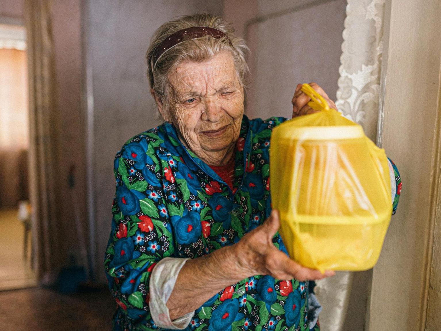 Поможем доставить хлеб и горячие обеды на дом одиноким пожилым людям в апреле!