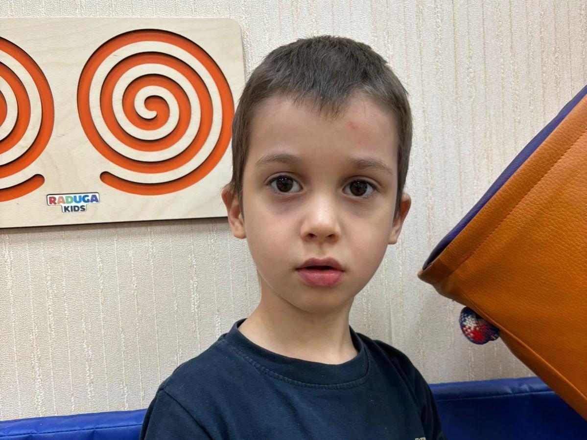 У Исы задержка психоречевого развития, ему нужно пройти курс реабилитации