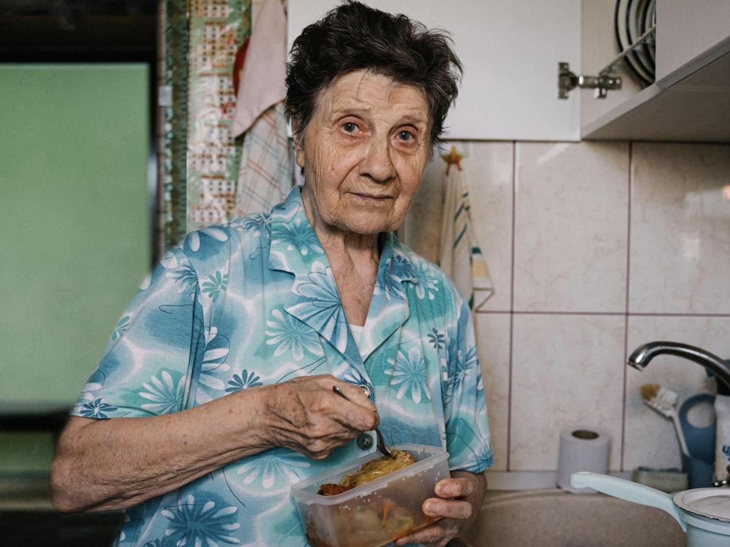 Поможем болеющим одиноким пожилым людям получать гигиену и уход на дому – средства на оплату работы санитарки