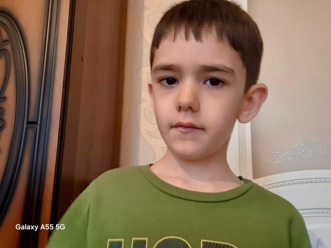 У Джабраила задержка психоречевого развития. Ему необходим курс реабилитации для развития речевых навыков