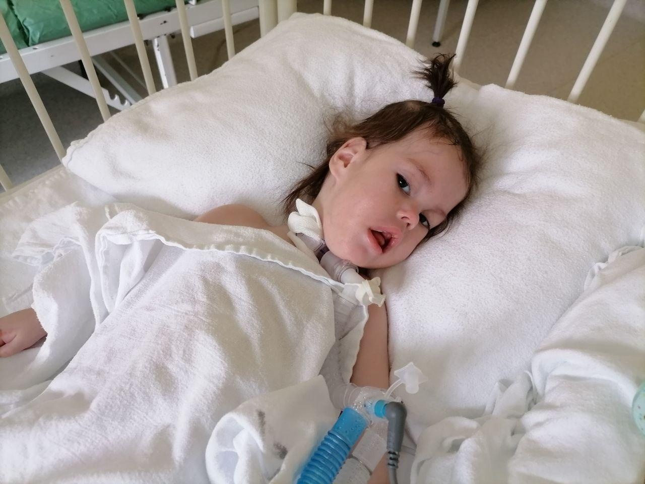 Марина, оставшаяся без попечения родителей, нуждается в помощи нянь на время лечения в больнице!