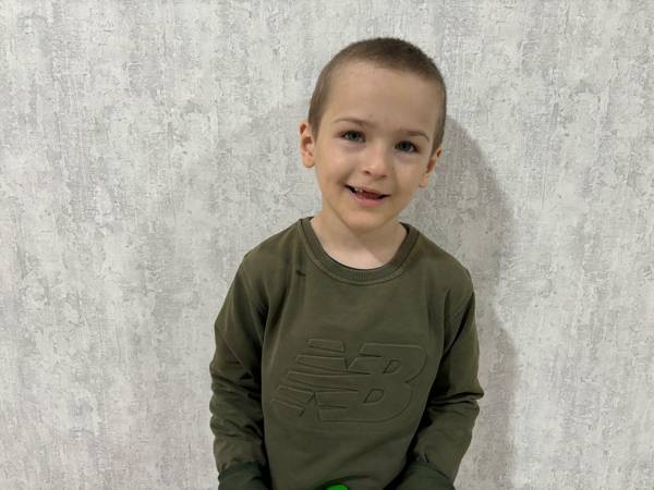 У Абубакра аутизм. Чтобы развивать речевые навыки и улучшить поведение, ему необходим курс реабилитации