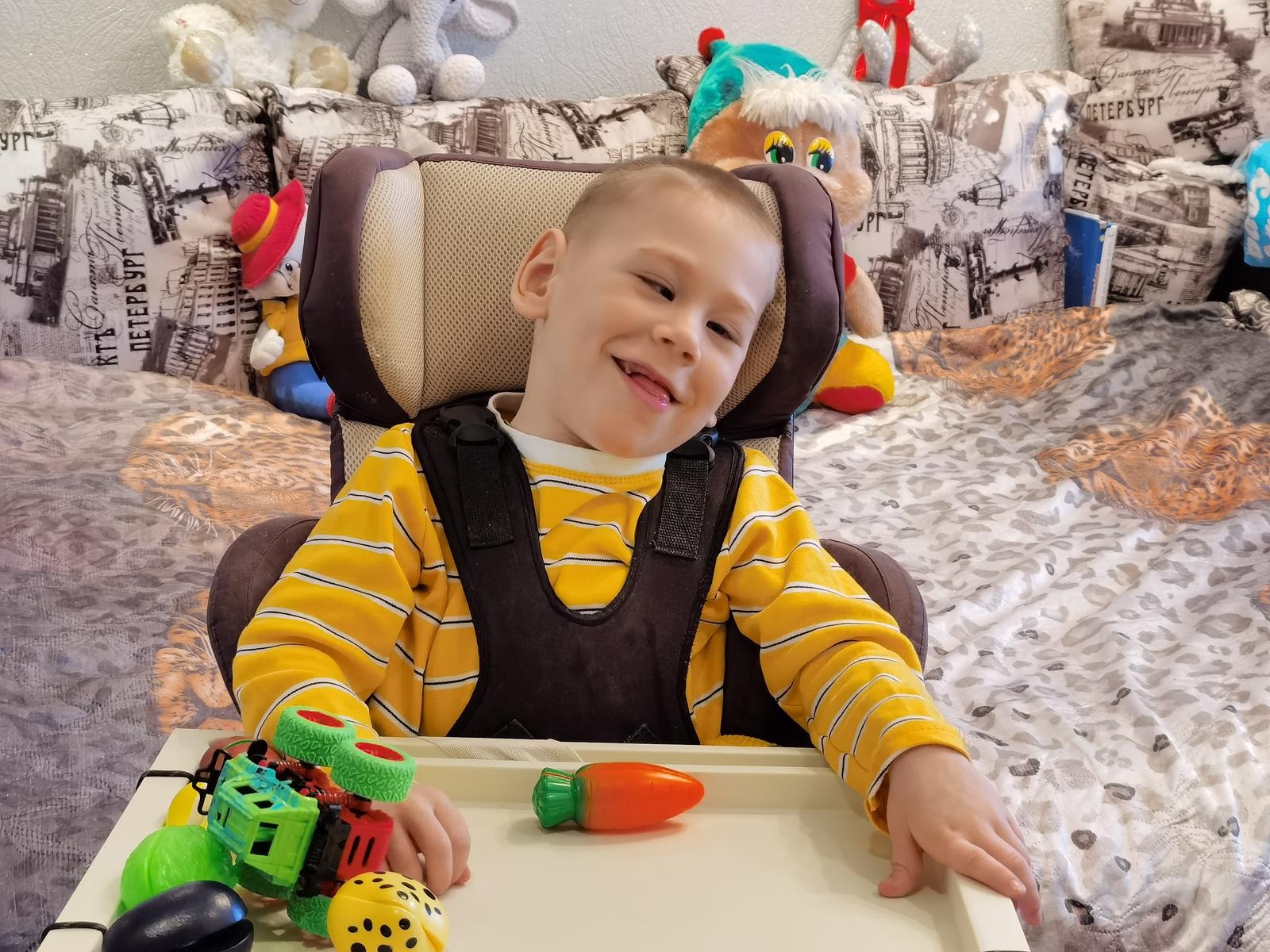 Let's help Roma take his first steps