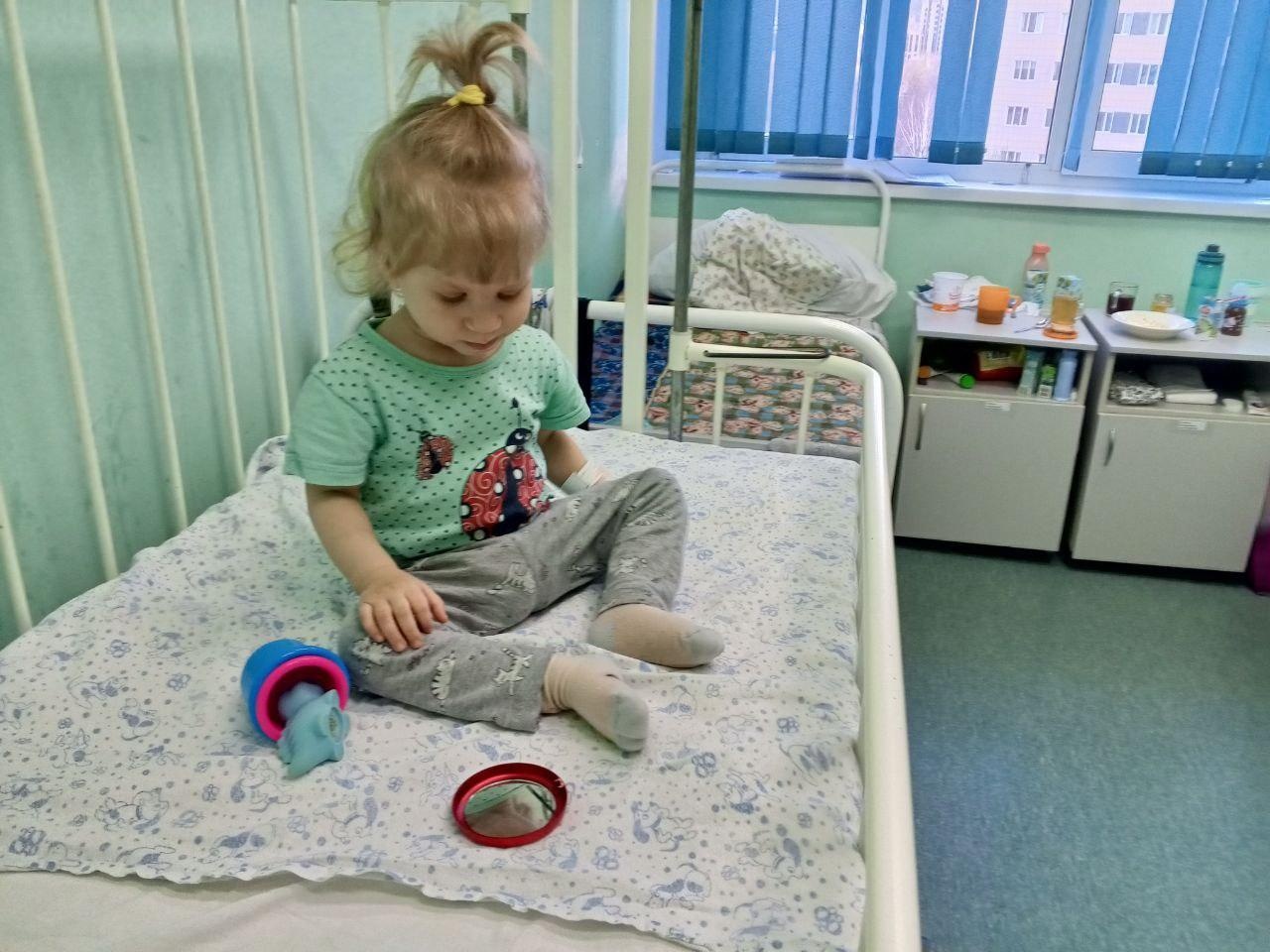 Зарина – сирота, ей необходимы уход и присмотр заботливых взрослых на время лечения!