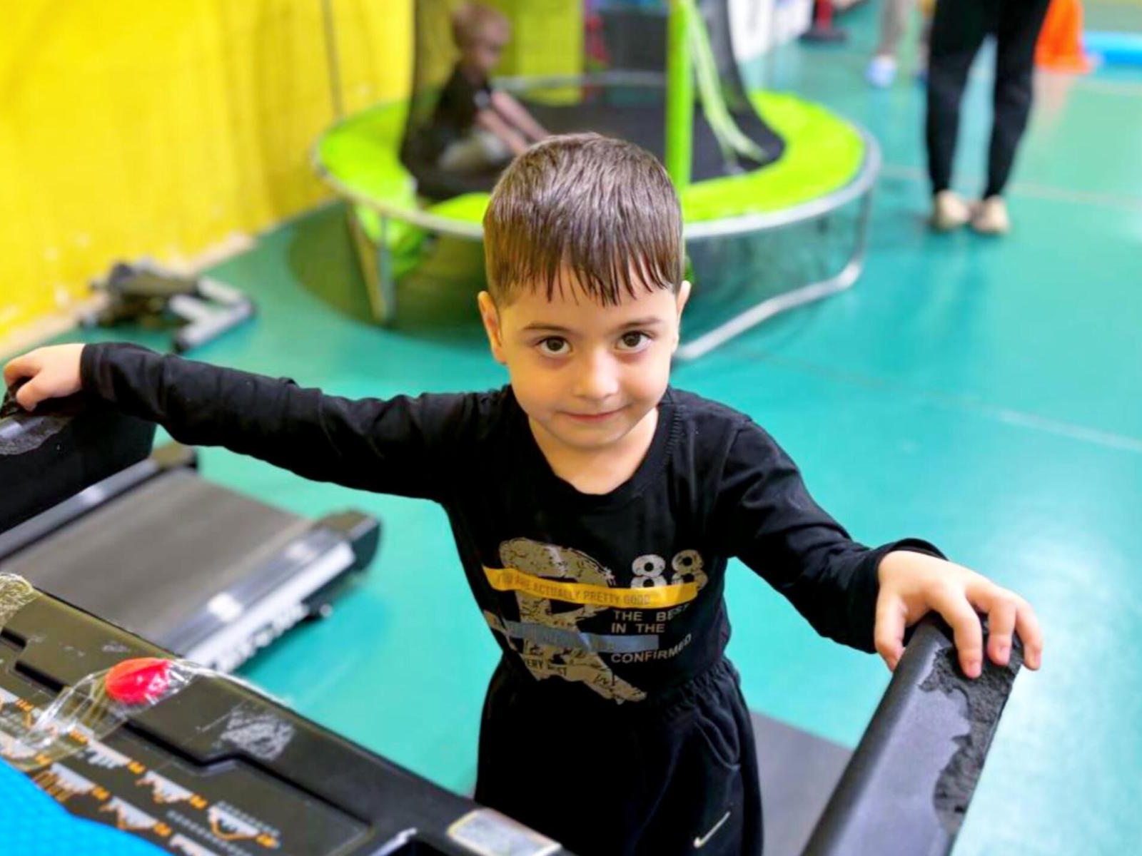 Чтобы улучшить умственное и физическое развитие, Ахьмаду нужен курс коррекции аутизма!