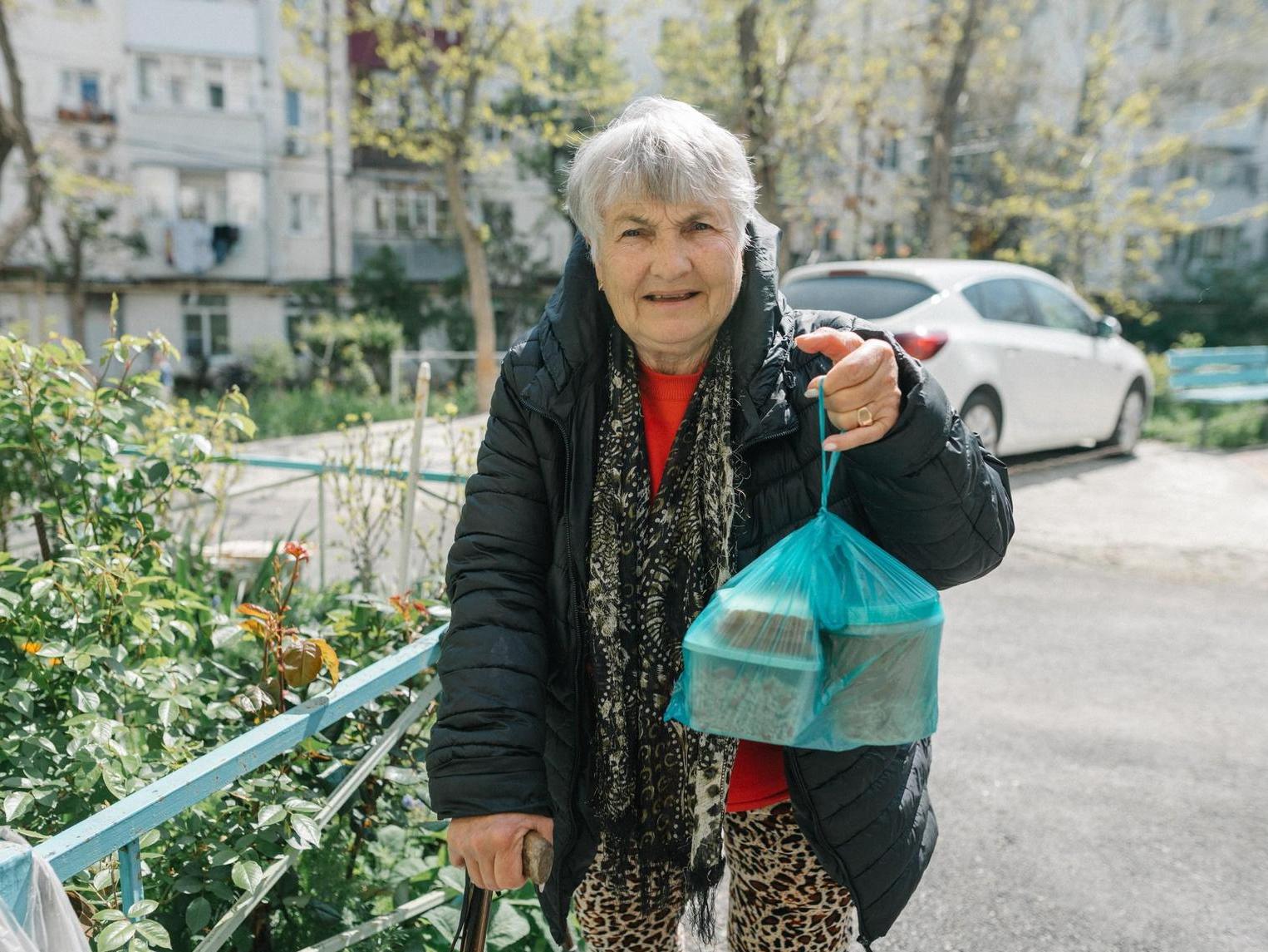 Поможем закупить продукты, приготовить и раздать 180 горячих обедов для одиноких пожилых людей