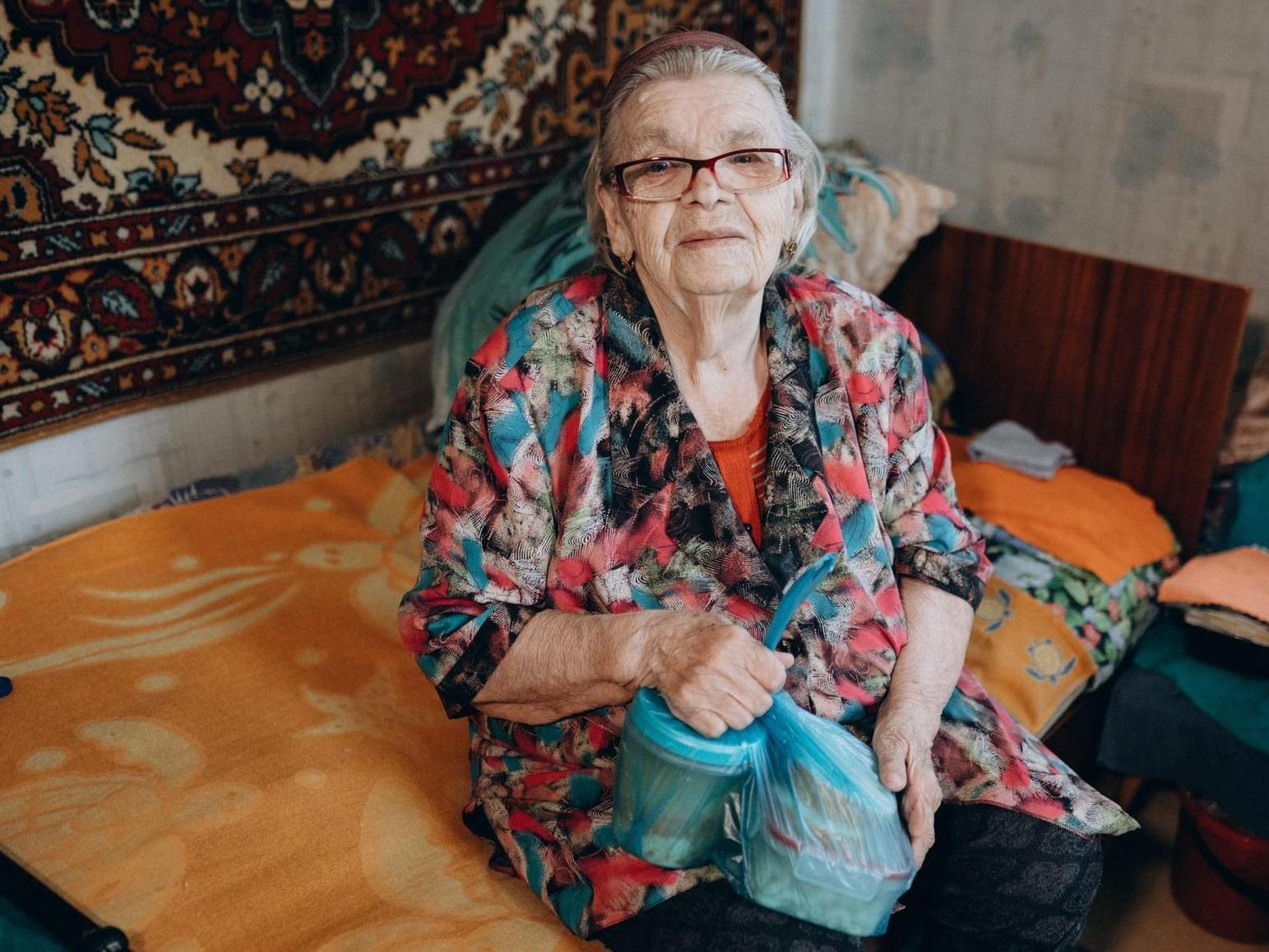 Накормить и позаботиться об одиноких пожилых людей – сбор на 217 горячих обедов для нуждающихся пожилых людей