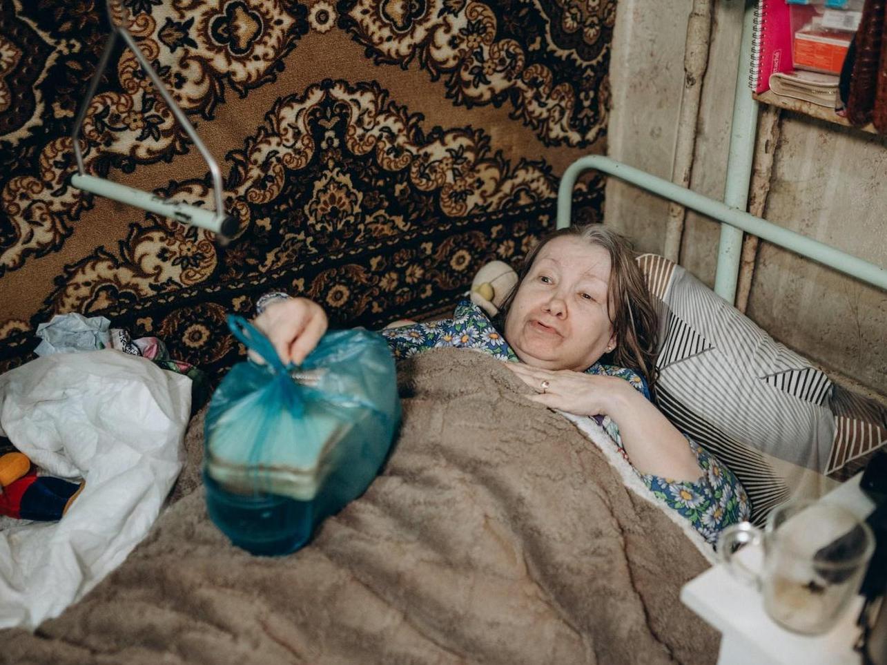 Поможем накормить лежачих пожилых людей горячими обедами