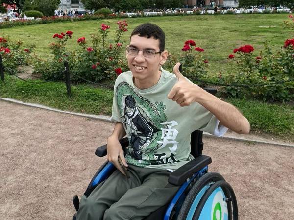 У Никиты ДЦП, ему необходим курс реабилитации