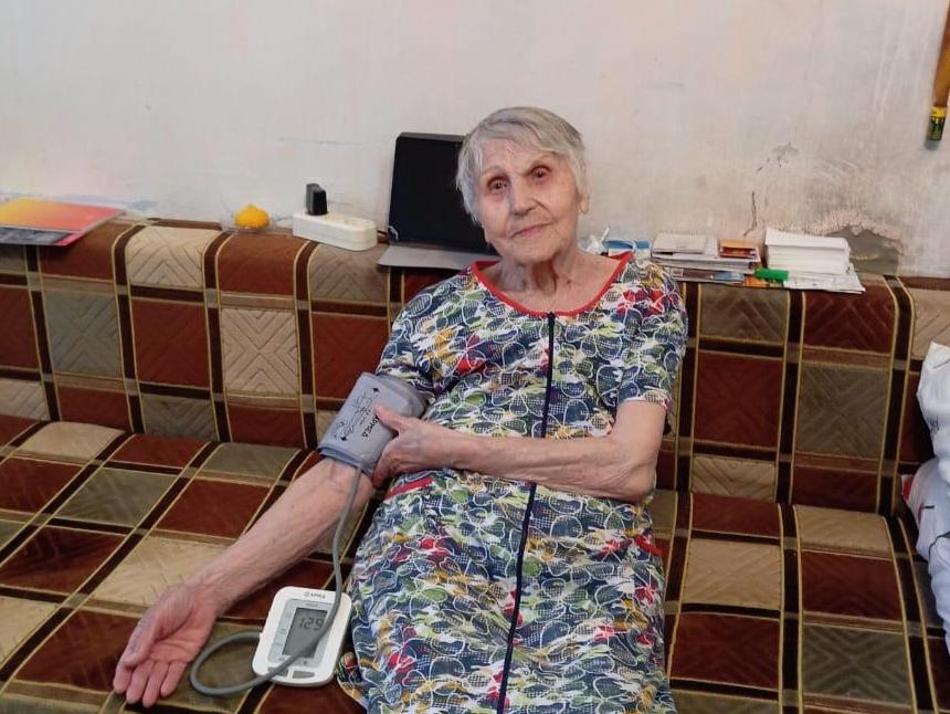 Поможем одиноким пожилым людям получить медицинский уход на дому и лекарства в мае