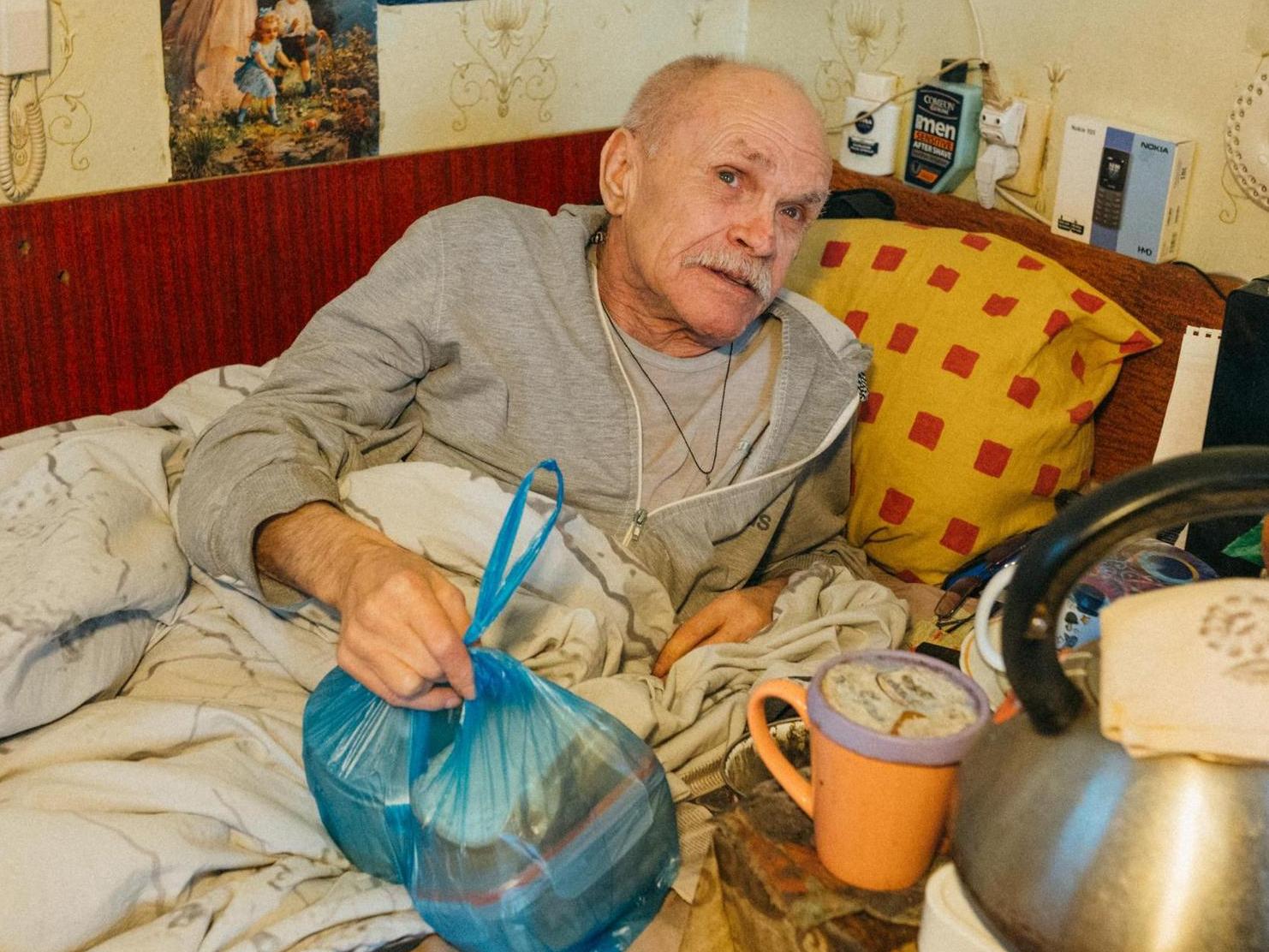 Поможем накормить лежачих пожилых людей горячими обедами