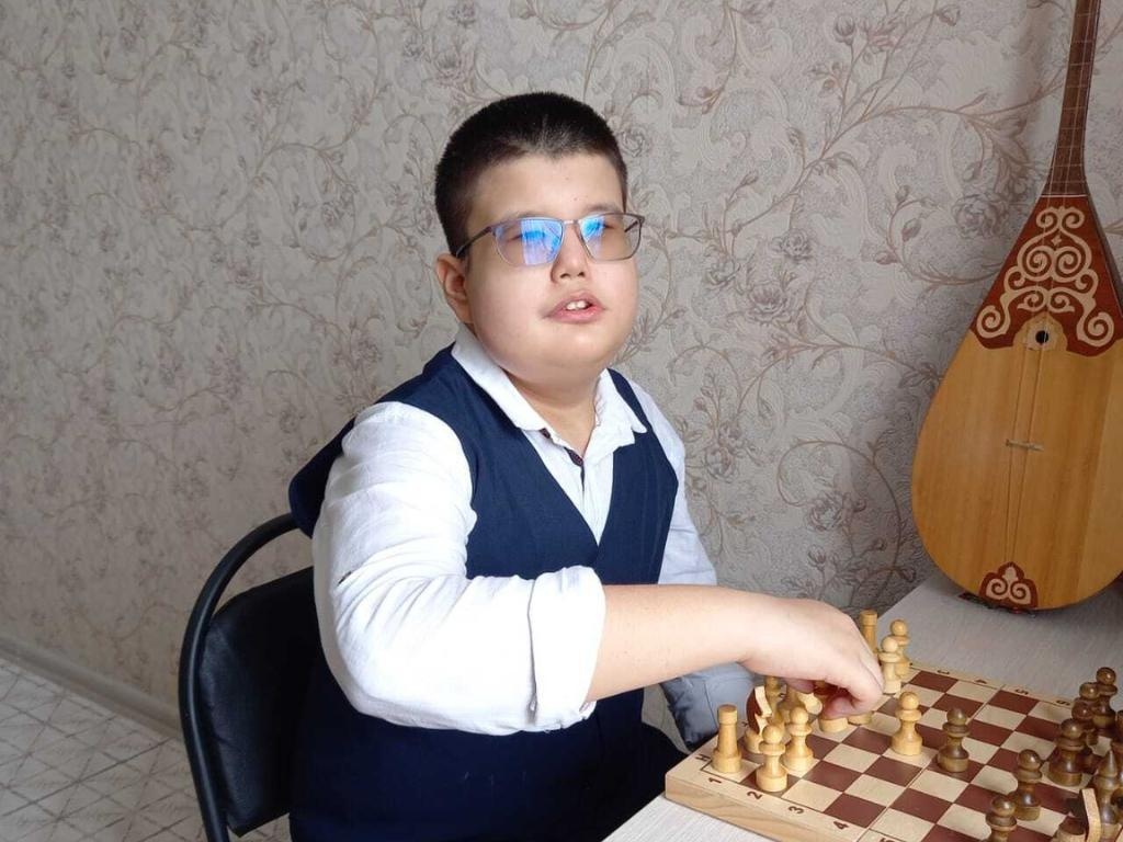 Омиржану требуется еще одна операция, чтобы сохранить зрение!