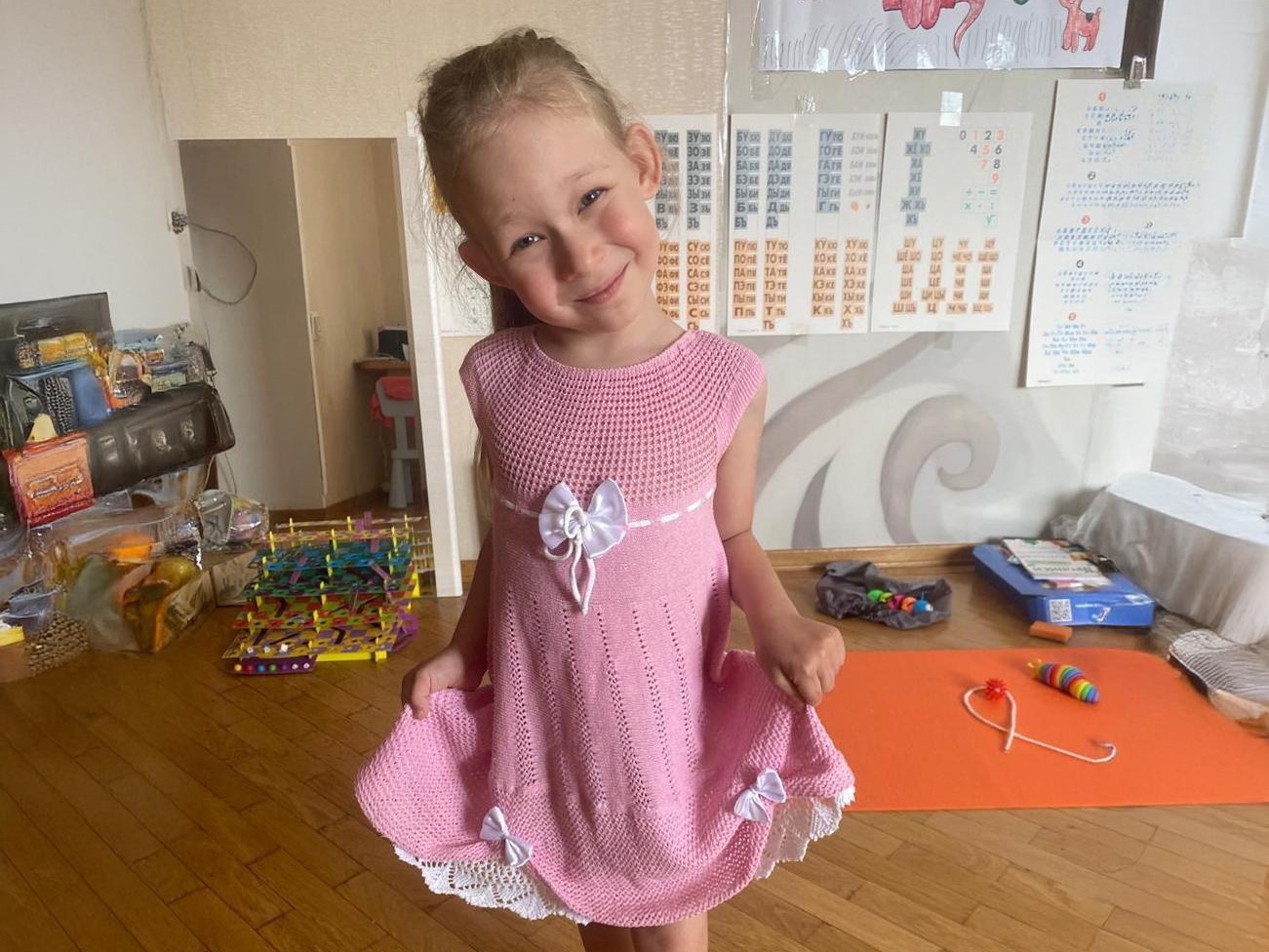 Амире со СМА нужна активная коляска, чтобы пойти в школу