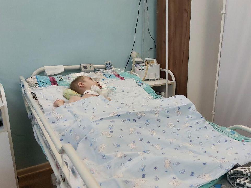 Гриша нуждается в помощи нянь на время лечения в больнице!